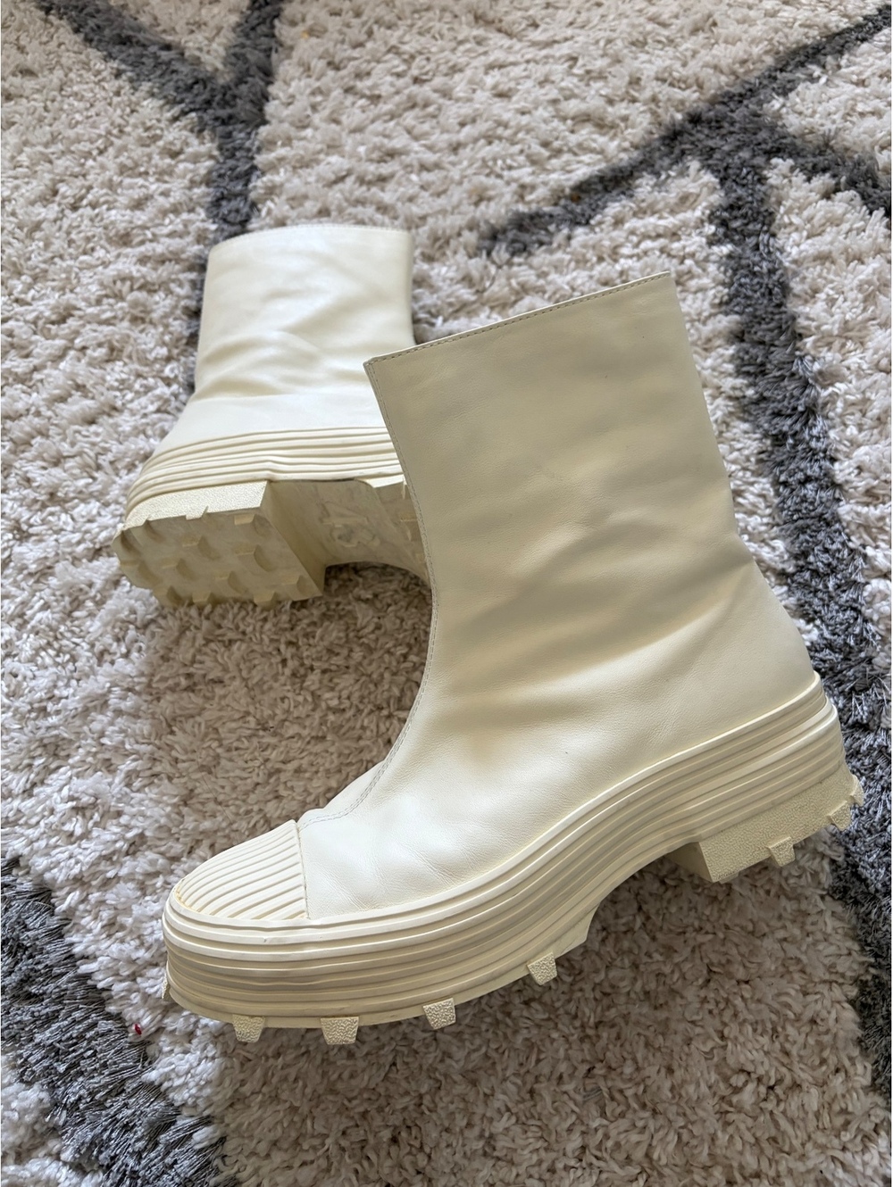 Camper Traktori milk boots size 10